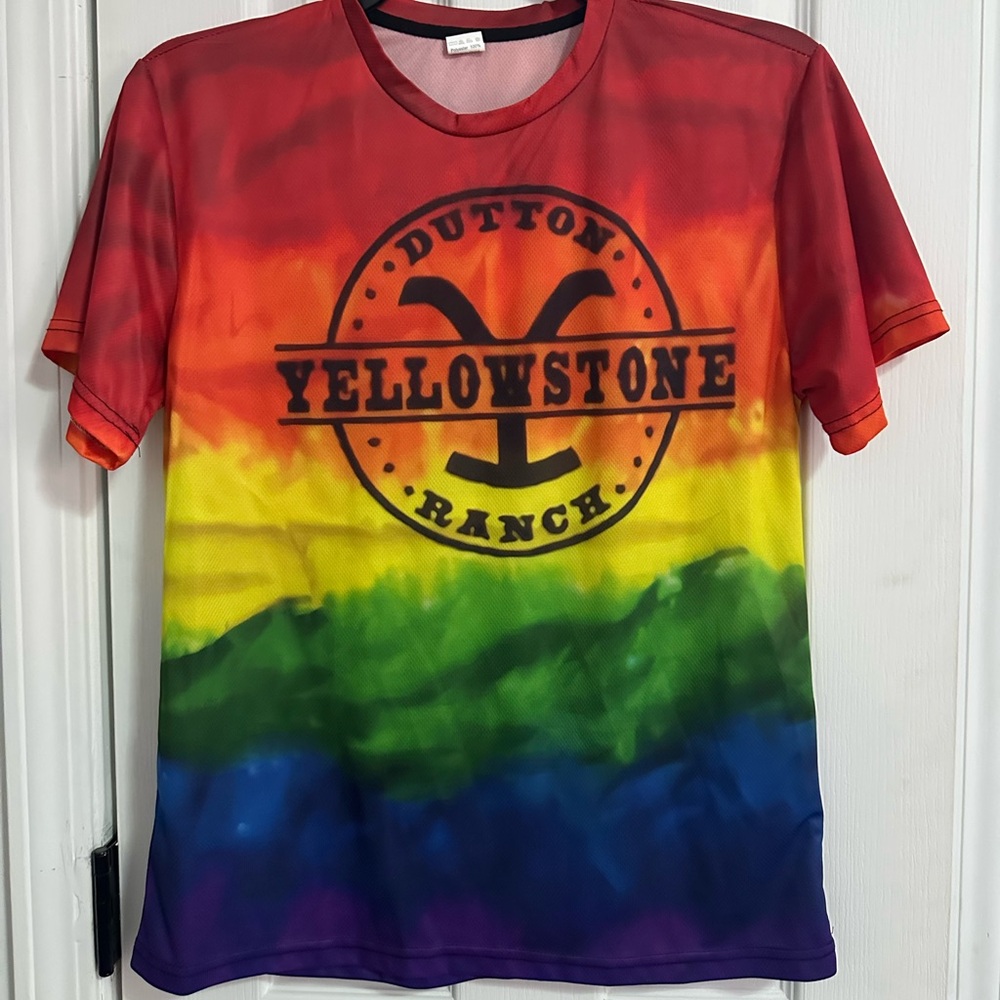 5 for $20🫟🛍️🔵 Women’s Yellowstone T-Shirt. Size Medium/Large